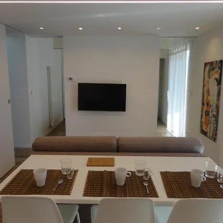 Casa Klimt Vicinissima Al Mare Parcheggio Privato Gratuito Se Disponibile Apartment Pescara Exterior photo
