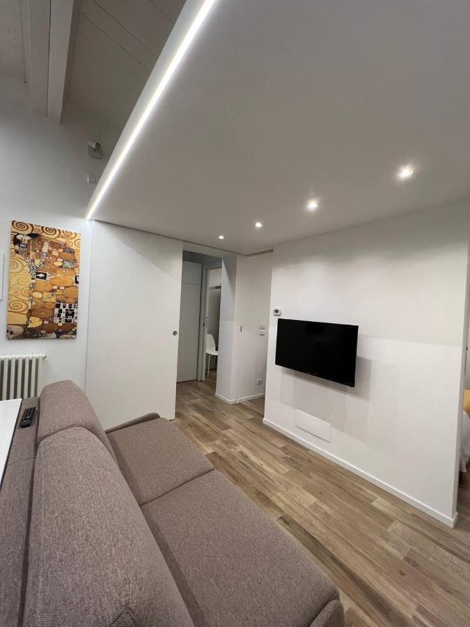Apartment Casa Klimt Vicinissima Al Mare Parcheggio Privato Gratuito Se Disponibile Pescara