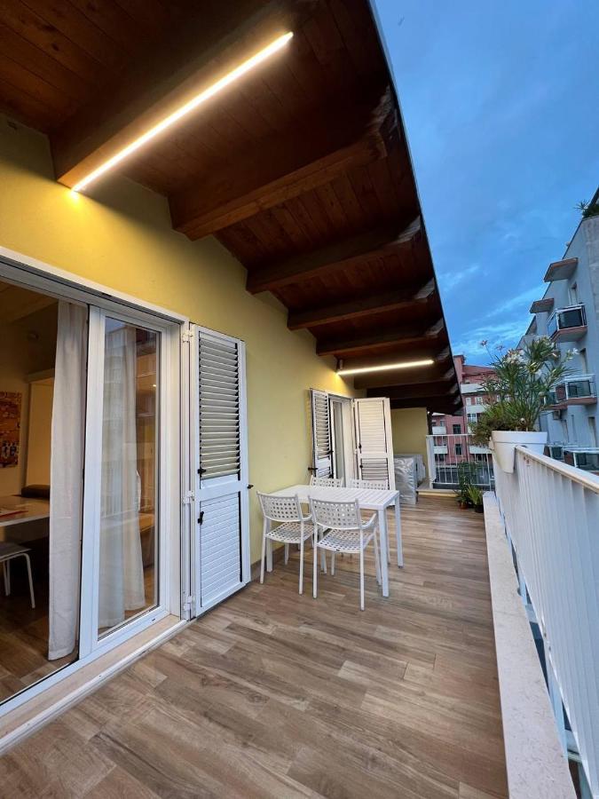 Casa Klimt Vicinissima Al Mare Parcheggio Privato Gratuito Se Disponibile Pescara