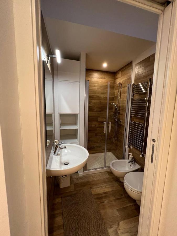Casa Klimt Vicinissima Al Mare Parcheggio Privato Gratuito Se Disponibile Apartment Pescara
